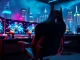 Permainan game batman138 dengan setup gaming yang stylish dan suasana kota metropolitan yang cerah.
